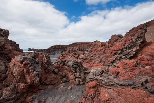 Paisaje de la costa volcánica en Lanzarote, Islas Canarias, España — Foto de Stock