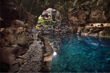 Lanzarote, İspanya - Şubat, 11, 2018: Los Jameos del Agua Lanzarote, Kanarya Adaları, İspanya ünlü ziyaret turist mağara.