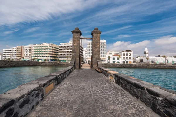 Paysage urbain de la capitale Arrecife, pont à balles à Lanzarote, Îles Canaries, Espagne . — Photo