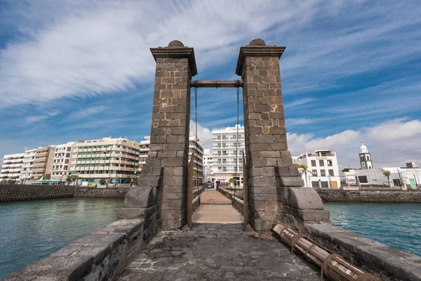Arrecife, Espagne - 12 février 2018 : Paysage urbain d'Arrecife, pont Balls à Lanzarote, îles Canaries, Espagne . — Photo