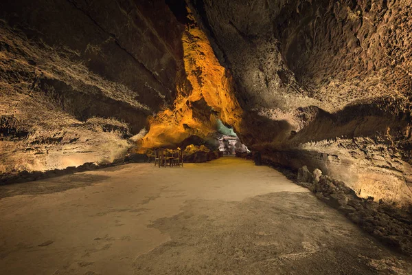 Cueva de los verdes. Touristenattraktion in Lanzarote, erstaunliche vulkanische Lavaröhre. — Stockfoto