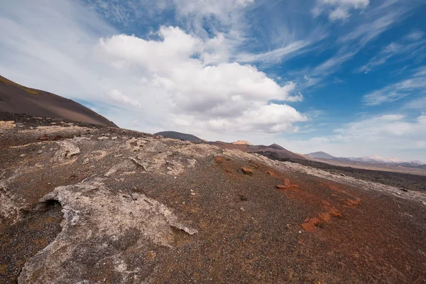 Amazing volcanic landscape and lava desert in Timanfaya national park, Lanzarote, canary islands, Spain. — Stock Photo, Image