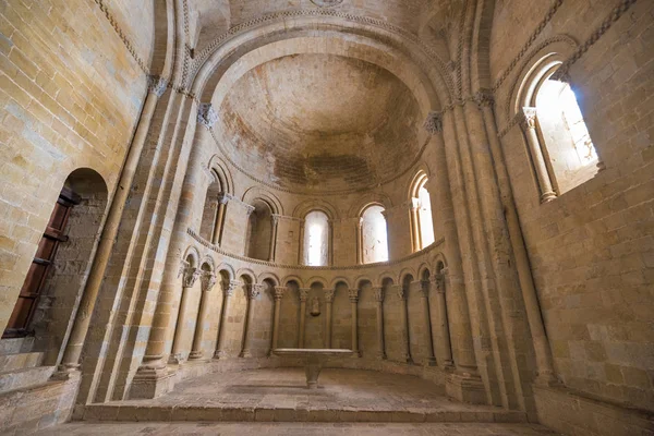 Zaragoza, Spanje - 7 oktober 2017: Interieur van Loarre kasteel in Aragón, Spanje. — Stockfoto