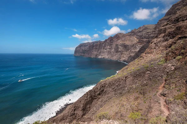 Los gigantes Acantilados, famoso hito en la isla de Tenerife, Islas Canarias, España . — Foto de Stock