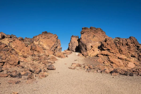 Βραχώδες τοπίο στο εθνικό πάρκο Teide. Αυτό το φυσικό σκηνικό χρησιμοποιήθηκε για τη fim σύγκρουση των Τιτάνων, Τενερίφη, Κανάριοι Νήσοι, Ισπανία. — Φωτογραφία Αρχείου