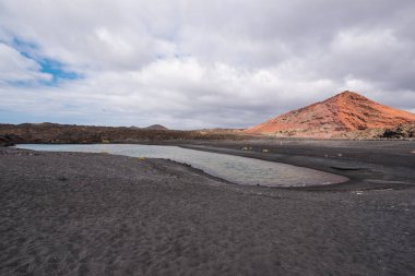 Lanzarote, Kanarya Adaları, İspanya 'da volkanik krater (Montana Bermeja).