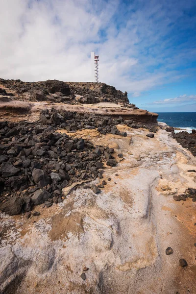 Landschap van de kust en de vuurtoren van Buenavista, Noord tenerife eiland, Canarische eilanden, Spanje. — Stockfoto