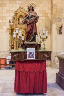 Briviesca, İspanya - Mart, 31, 2018: Kutsal hafta alayı, Saint Mary Kilisesi, iç görüntüsü. Kutsal hafta Briviesca, Burgos Eyaleti, İspanya (Semana Noel Baba)