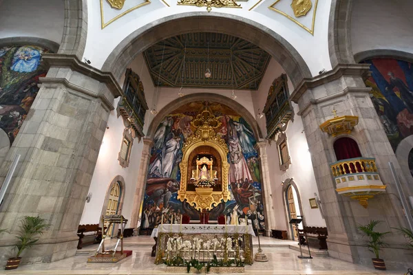 Candelaria, Spanien - 24. März 2018: Innenansicht der Basilika de la Candelaria und des Schreins der schwarzen Madonna, Schutzpatronin der Kanarischen Inseln, Spanien — Stockfoto