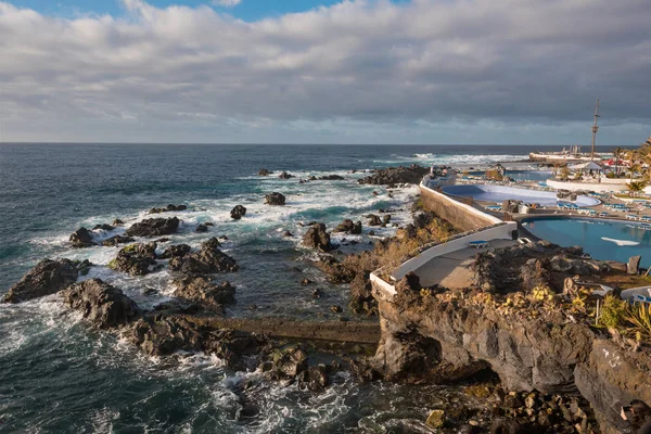 Lago Martiánez zwembaden in Puerto de la Cruz, Tenerife, Canarische eilanden, Spanje. — Stockfoto