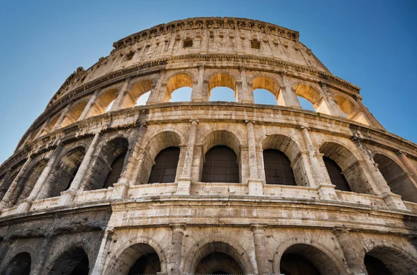 Berühmtes Wahrzeichen des römischen Kolosseums — Stockfoto