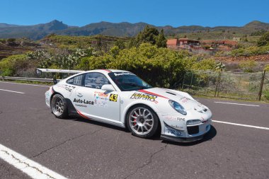 Tenerife, İspanya - Mart, 24, 2018: Porsche 997 Subida los loros içinde ralli yarış Tenerife, Kanarya Adaları, İspanya.