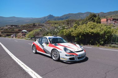 Tenerife, İspanya - Mart, 24, 2018: Porsche 997 Subida los loros içinde ralli yarış Tenerife, Kanarya Adaları, İspanya.