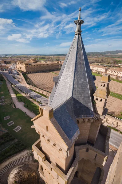 Castillo de Olite, pueblo medieval en Navarra, España . — Foto de Stock