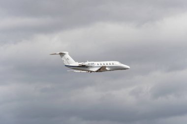 Tenerife, İspanya - 29 Nisan 2018: Cessna 650 alıntı III alarak tenerife Güney Havaalanı'ndan.