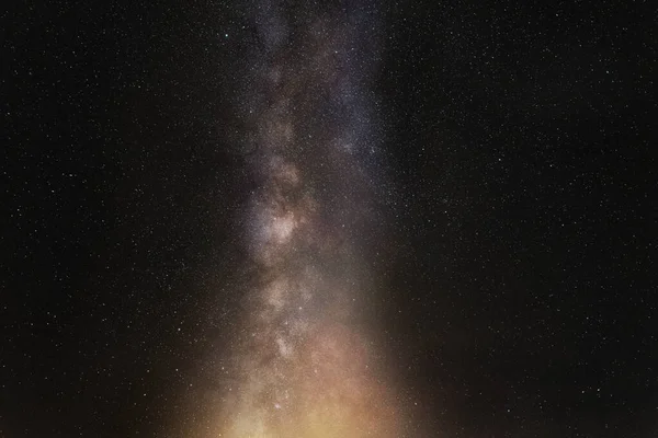 Cielo nocturno, estrellas brillantes y galaxia de la Vía Láctea . —  Fotos de Stock
