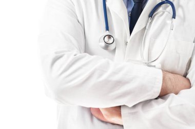 Kendine güvenen doktor, kollarını kavuşturup beyazların izole geçmişine, tıbbi tavsiyelere ve sağlık sigortası kavramına bakıyor..