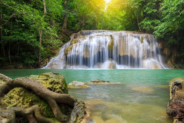 Ulusal Park K 'daki Erawan Şelalesinde Ormanın İçindeki Şelaleler — Stok fotoğraf