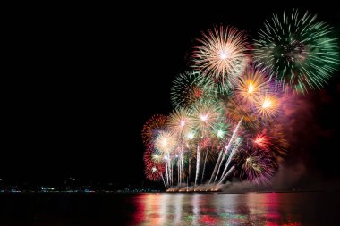 # Gökyüzünü ışık havai fişek