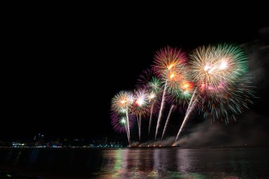 # Gökyüzünü ışık havai fişek