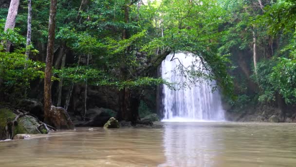 Erawan Waterval Het Voorjaar Bomen Kleurrijke Waterval Vorm Berg Natuur — Stockvideo