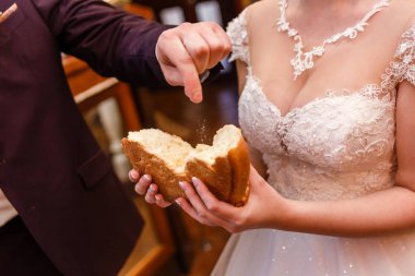 Düğünde damat tuzu.