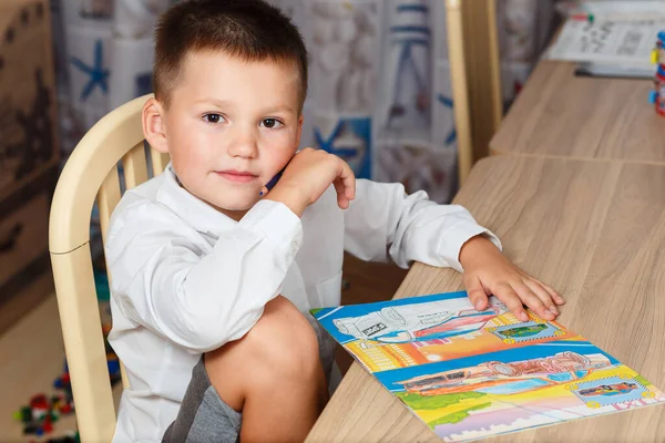 Seven Year Old Caucasian Cute Boy White Shirt Sits Desk — Stock Photo, Image
