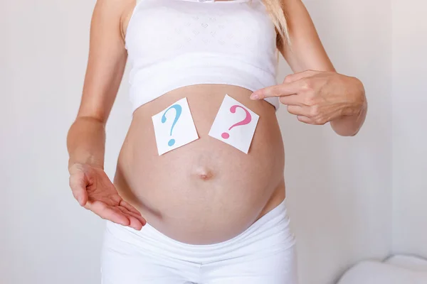 Naakte Buik Van Een Zwangere Vrouw Dichtbij Geslacht Van Het — Stockfoto