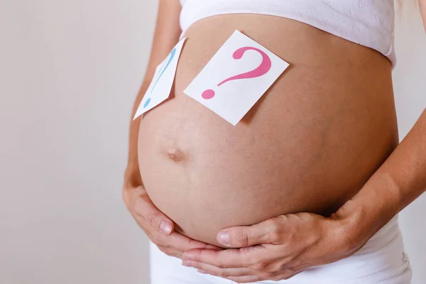 Vientre Desnudo Una Mujer Embarazada Está Cerca Género Del Feto —  Fotos de Stock