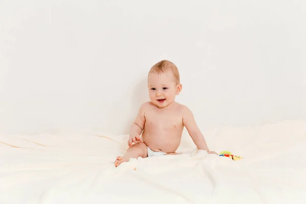 Caucasian Smiling Baby Sits Fluffy Blanket Home Baby One Diaper — Stock Photo, Image