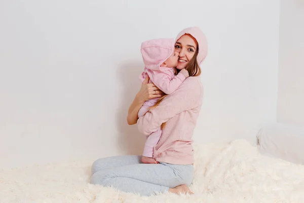 Young Smiling Woman Pink Hoodie Hood Holds Baby Girl Her — Stock Photo, Image