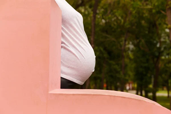 Vientre Grande Mujer Embarazada Los Nueve Meses Cerca —  Fotos de Stock