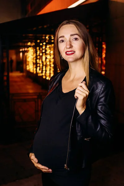 Smiling Pregnant Woman Black Leather Jacket Night City — Stock Photo, Image