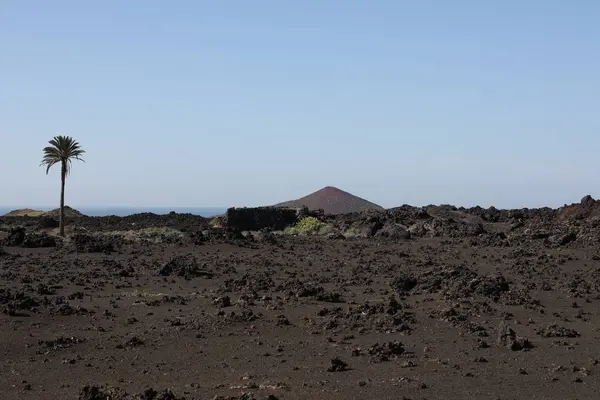 Λάβα τοπίο στο ηφαιστειακό νησί Lanzarote — Φωτογραφία Αρχείου