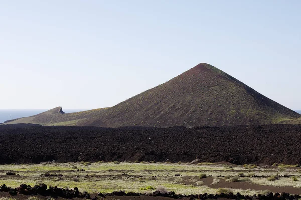 Το πράσινο ηφαιστειογενές νησί — Φωτογραφία Αρχείου