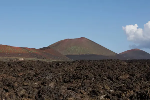 在兰萨罗特岛火山岛屿上的熔岩景观 — 图库照片