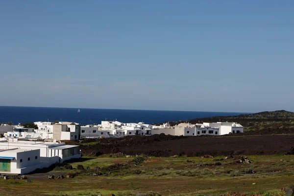 典型的村庄，在火山岛屿兰萨罗特岛 — 图库照片