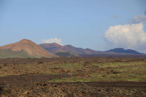 在兰萨罗特岛火山岛屿景观 — 图库照片