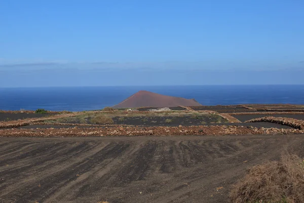 Краєвид на вулканічний острів Лансароте — стокове фото