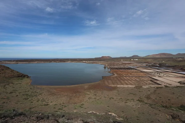 Salt produktionsanläggning på den kanariska ön Lanzarote — Stockfoto