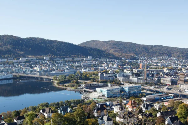 Magnifik utsikt över den staden Bergen — Stockfoto