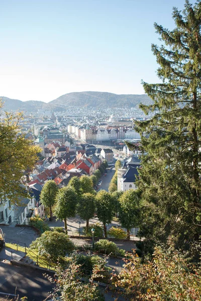 Magnifik utsikt över den staden Bergen — Stockfoto