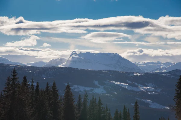 Hermoso paisaje de invierno en Noruega — Foto de Stock