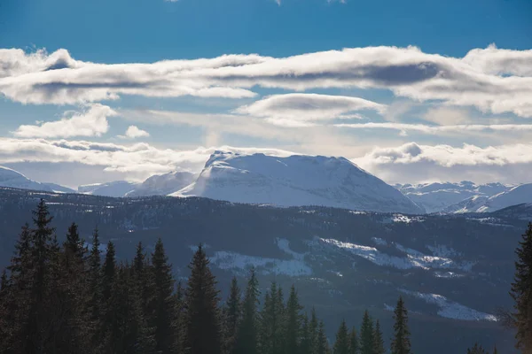 Hermoso paisaje de invierno en Noruega —  Fotos de Stock