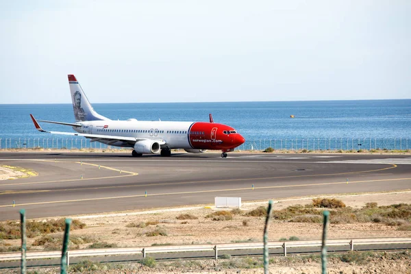 Arrecife, Spanje - 2 December 2016: Een Boeing 737-800 van Norwegian Air Shuttle op Lanzarote luchthaven — Stockfoto