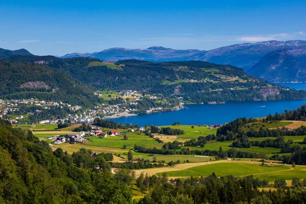 Översikt bild av Øystese en naturlig pärla i Kvam, Hordaland. — Stockfoto