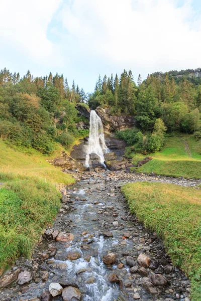 Steinsdalsfossen, piękny wodospad w Hardanger, Norwegia — Zdjęcie stockowe