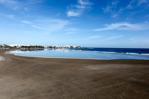 Marea alta en la playa de la isla de Canarias —  Fotos de Stock