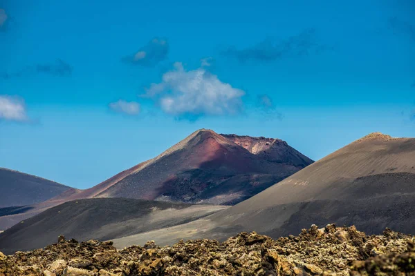 Piękne kolory w wulkanicznych krajobrazów Lanzarote. — Zdjęcie stockowe