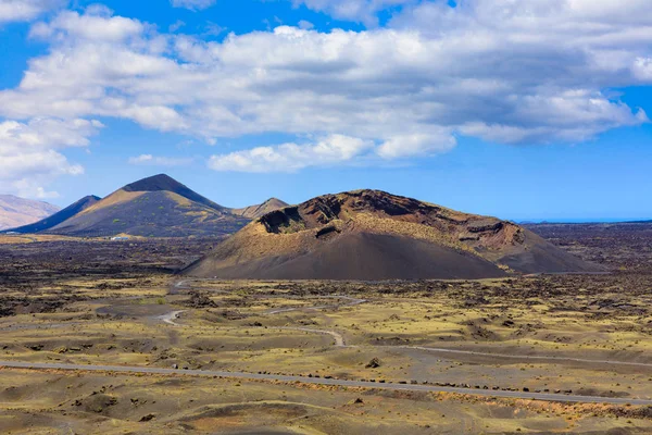 A vulkáni táj Lanzarote gyönyörű színek. Stock Kép